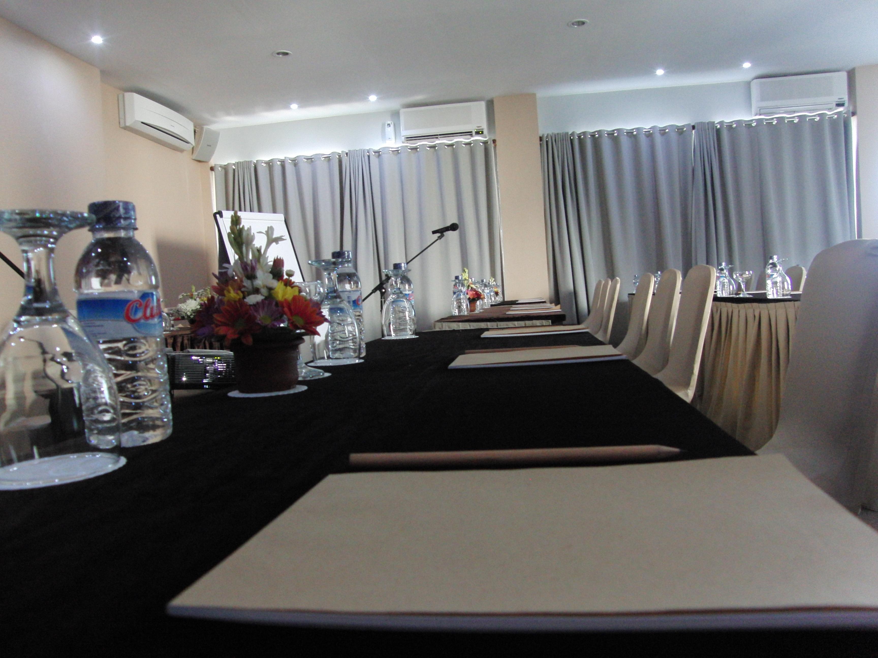 Umalas Hotel & Residence Seminyak Business photo